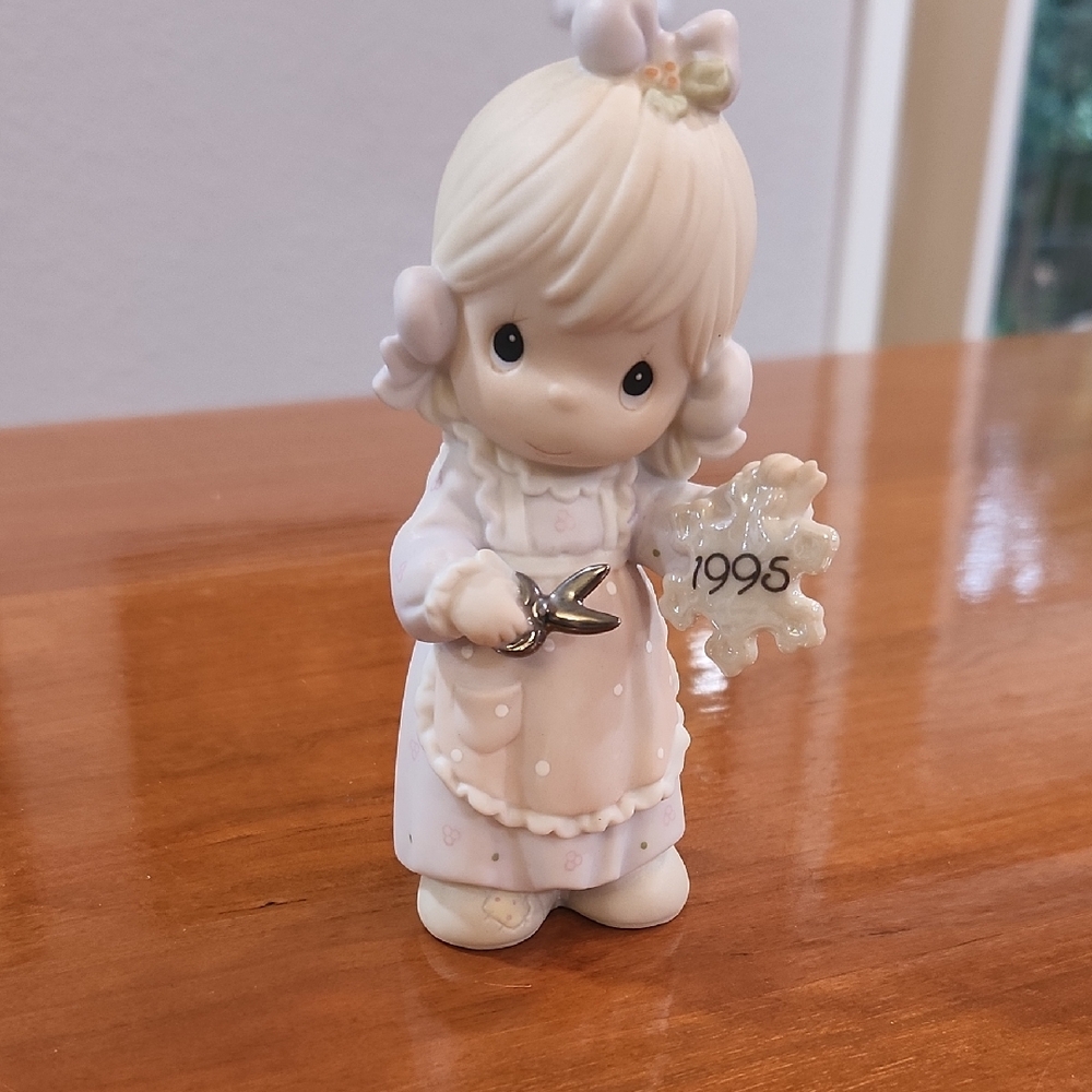 Precious Moments 1995 Figurine